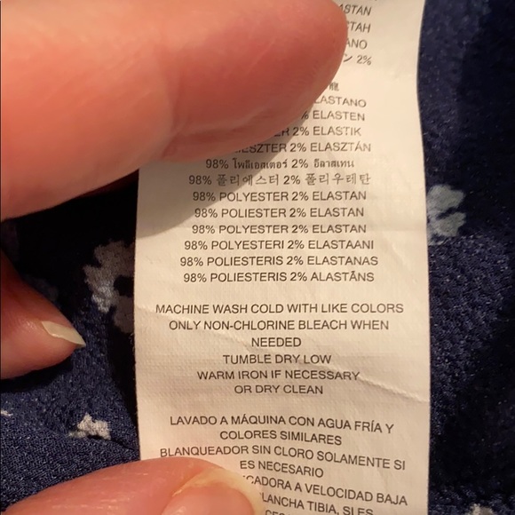 Michael Kors Garden Patch roll tab l/s Top - Picture 11 of 12